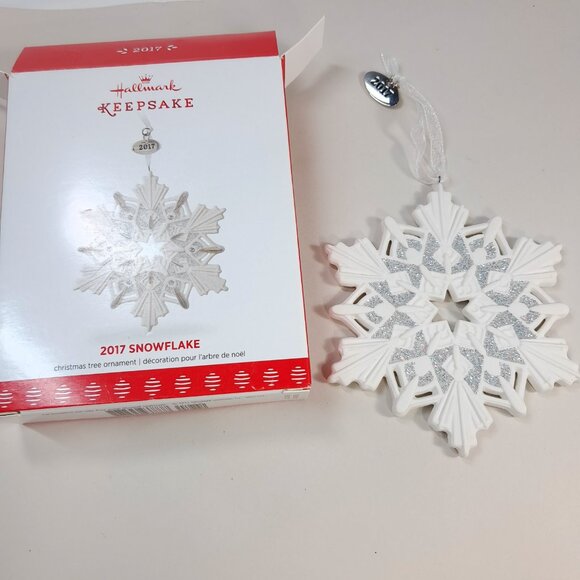Hallmark 2017 Snowflake Ornament Porcelain white & box Ruth Donikowski Christmas - Picture 6 of 9